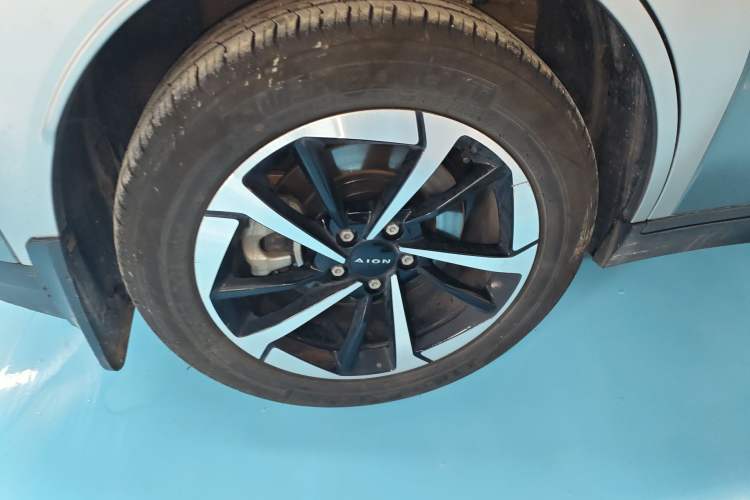 Used AION Y 2025 Plus 510 Smart Edition Right Rear Wheel Hub