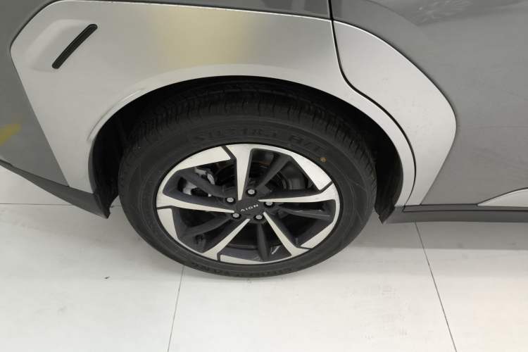 Used AION Y 2025 Plus 510 Smart Edition Right Rear Wheel Hub
