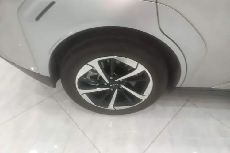 Used AION Y 2025 Plus 510 Zhihao Edition Right Rear Wheel Hub
