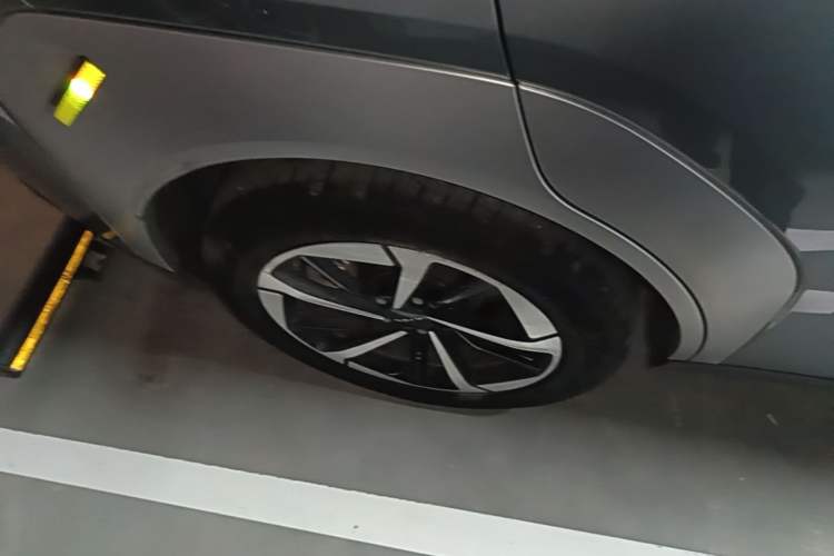 Used AION Y 2025 Plus 510 Zhihao Edition Right Rear Wheel Hub