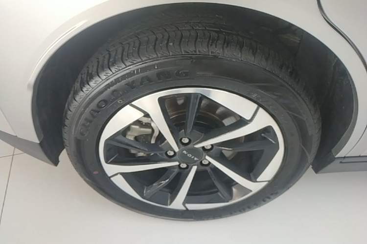 Used AION Y 2025 Plus 510 Zhihao Edition Right Rear Wheel Hub