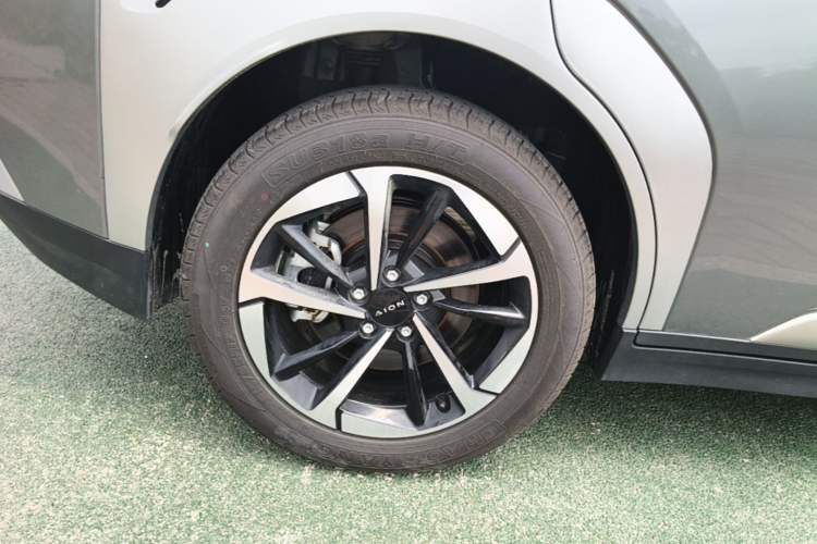 Used AION Y 2025 Plus 510 Smart Edition Right Rear Wheel Hub