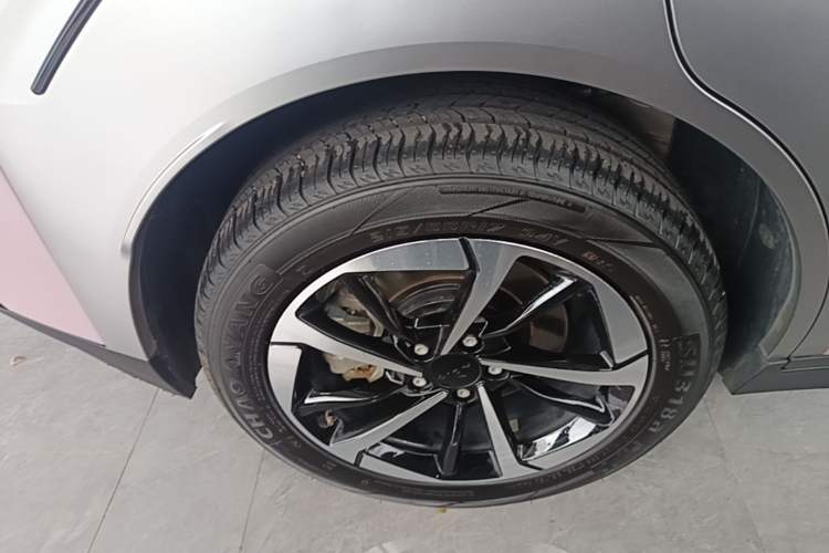 Used AION Y 2025 Plus 510 Zhihao Edition Right Rear Wheel Hub