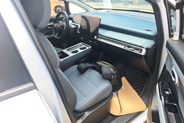 Used AION Y 2025 Plus 510 Smart Edition Right Front Seat