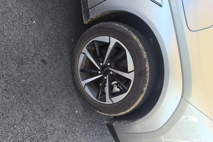 Used AION Y 2025 Plus 510 Zhihao Edition Right Front Wheel Hub
