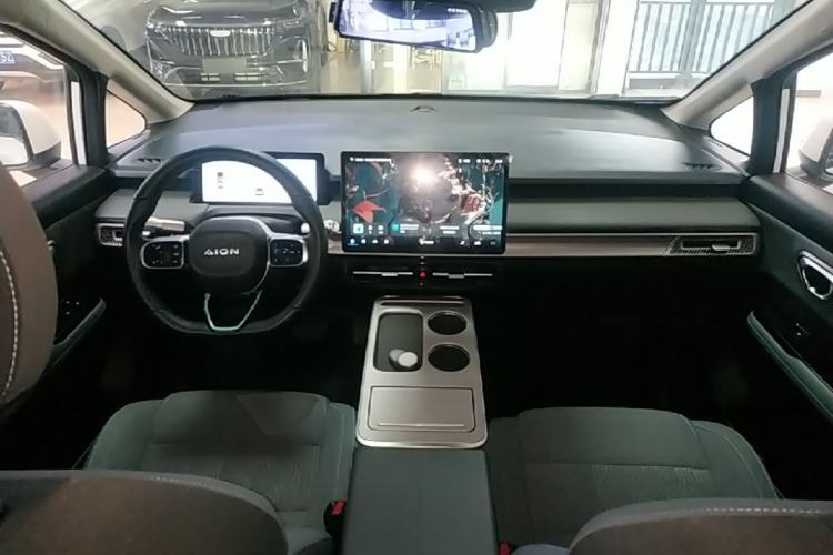Used AION Y 2025 Plus 510 Smart Edition Center Console