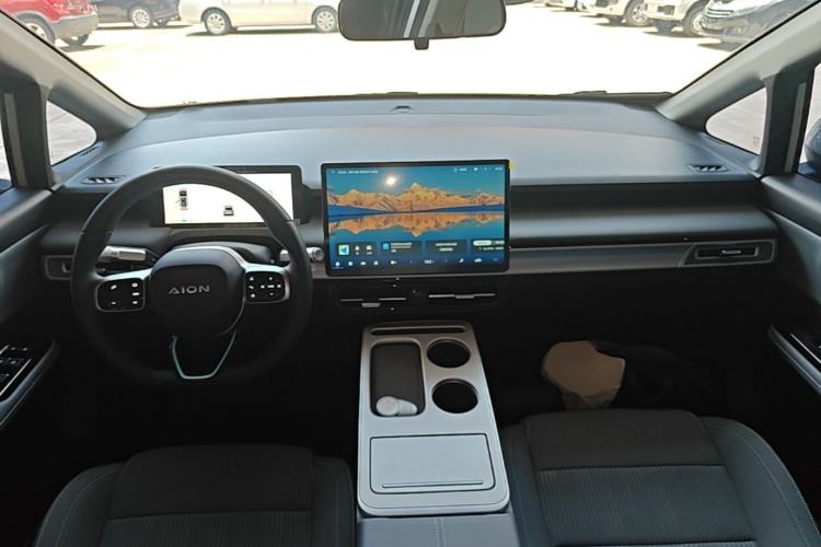 Used AION Y 2025 Plus 510 Smart Edition Center Console