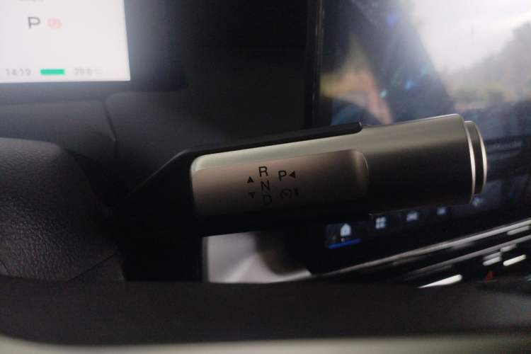 Used AION Y 2025 Plus 510 Smart Edition Gear Lever