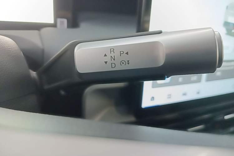 Used AION Y 2025 Plus 430 Smart Edition Gear Lever