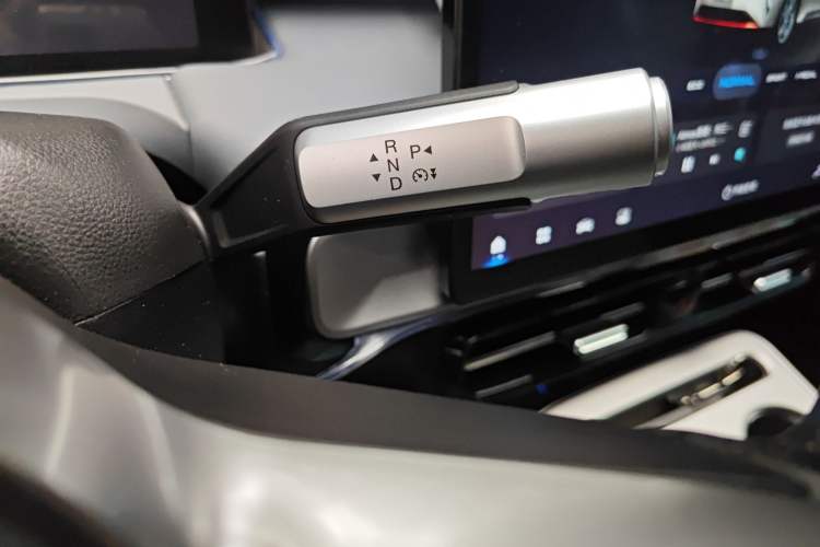 Used AION Y 2025 Plus 510 Enjoy Edition Gear Lever