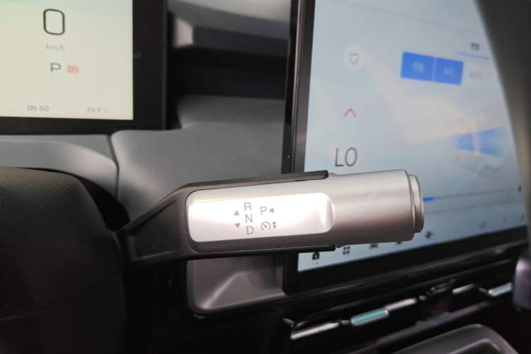 Used AION Y 2025 Plus 510 Enjoy Edition Gear Lever