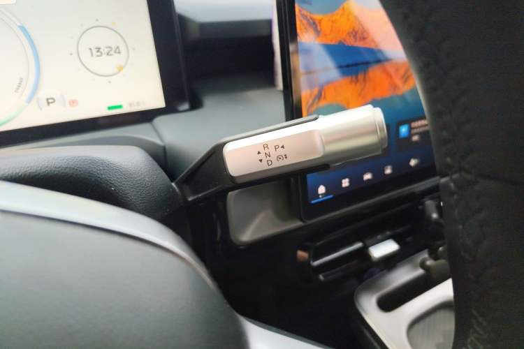 Used AION Y 2025 Plus 510 Smart Edition Gear Lever