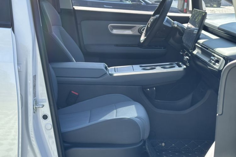 Used AION Y 2025 Plus 510 Smart Edition Interior 5