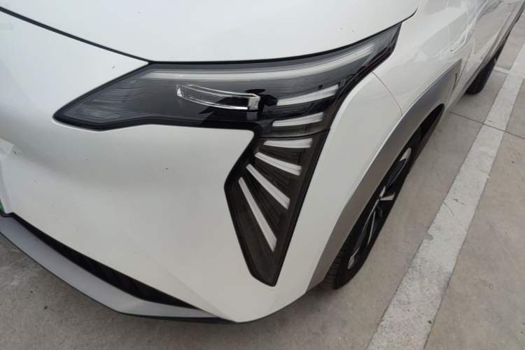 Used AION Y 2025 Plus 510 Enjoy Executive Edition 58.9 kWh Left Front Headlight
