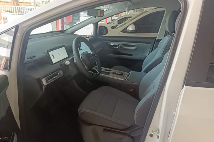 Used AION Y 2025 Plus 510 Smart Edition Left Front Seat
