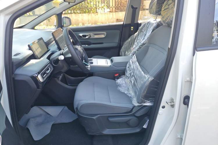 Used AION Y 2025 Plus 510 Smart Edition Left Front Seat