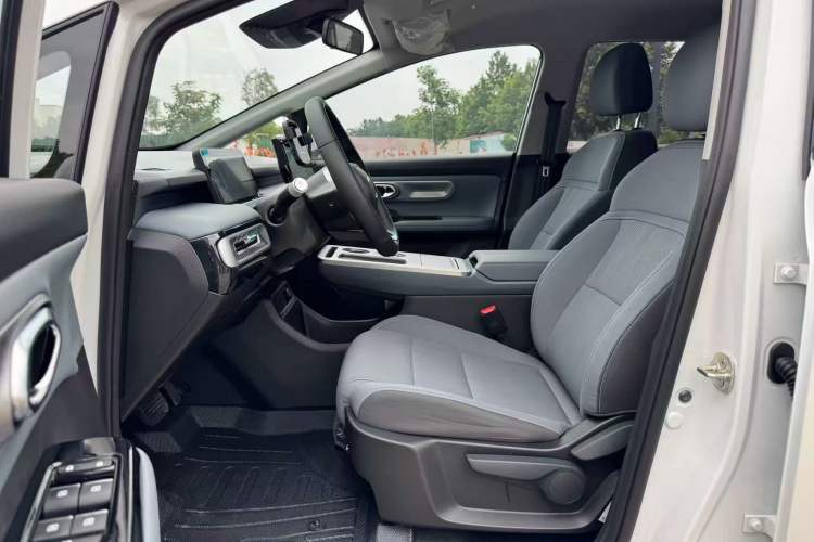 Used AION Y 2025 Plus 510 Smart Edition Left Front Seat