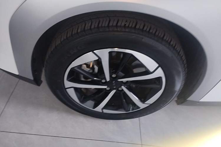 Used AION Y 2025 Plus 510 Zhihao Edition Left Front Wheel Hub
