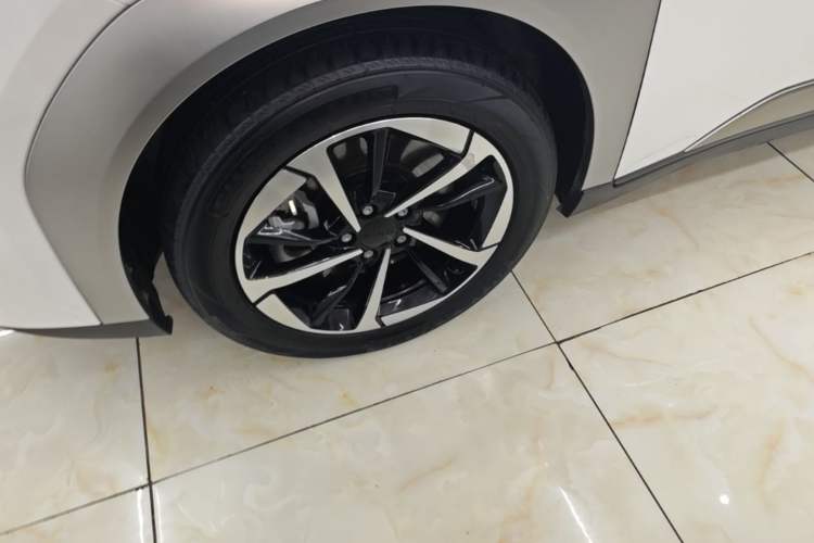Used AION Y 2025 Plus 510 Enjoy Edition Left Front Wheel Hub