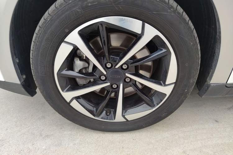 Used AION Y 2025 Plus 510 Enjoy Executive Edition 58.9 kWh Left Front Wheel Hub