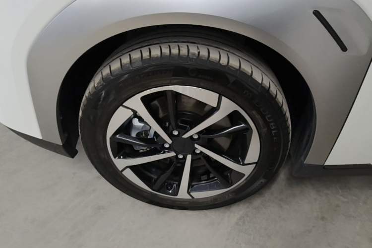 Used AION Y 2025 Plus 510 Zhihao Edition Left Front Wheel Hub
