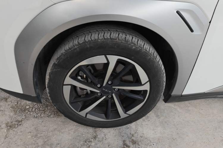 Used AION Y 2025 Plus 510 Enjoy Edition Left Front Wheel Hub