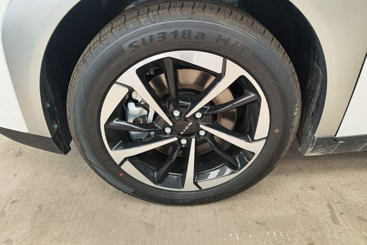 Used AION Y 2025 Plus 510 Smart Edition Left Front Wheel Hub