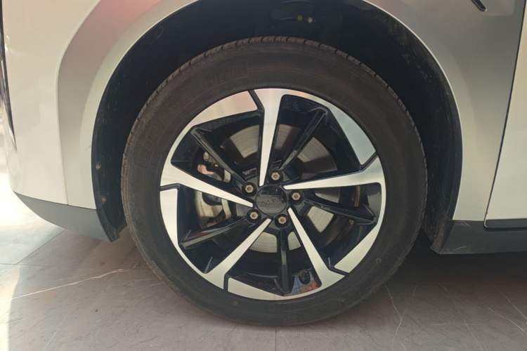 Used AION Y 2025 Plus 510 Enjoy Edition Left Front Wheel Hub