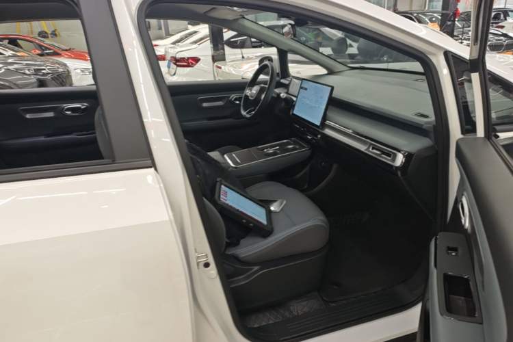 Used AION Y 2025 Plus 510 Enjoy Edition Right Front Seat