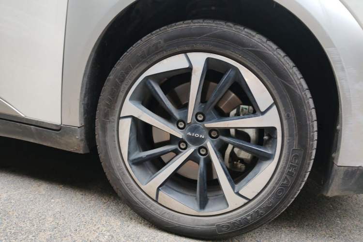 Used AION Y 2025 Plus 510 Zhihao Edition Right Front Wheel Hub