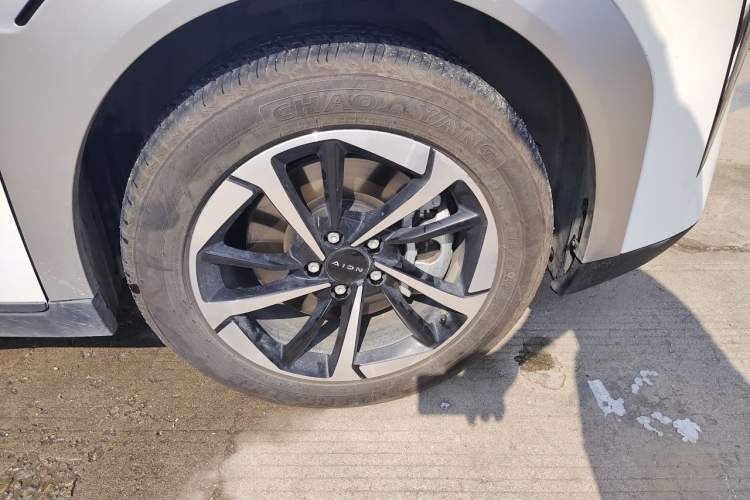 Used AION Y 2025 Plus 510 Smart Edition Right Front Wheel Hub