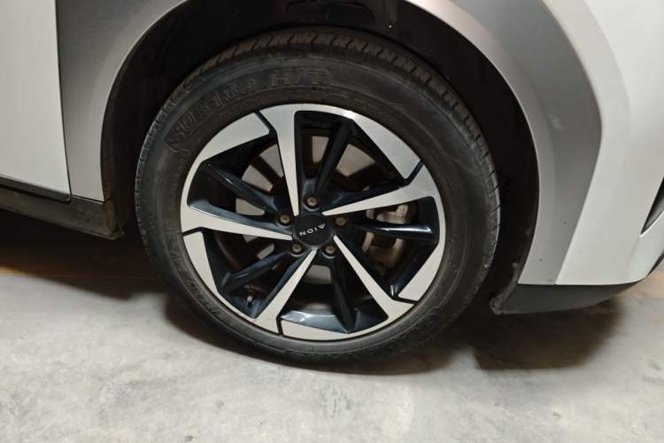 Used AION Y 2025 Plus 510 Enjoy Edition Right Front Wheel Hub