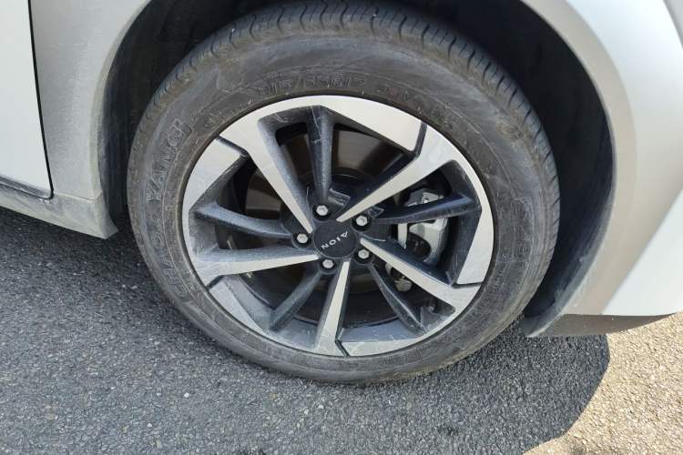 Used AION Y 2025 Plus 510 Smart Edition Right Front Wheel Hub