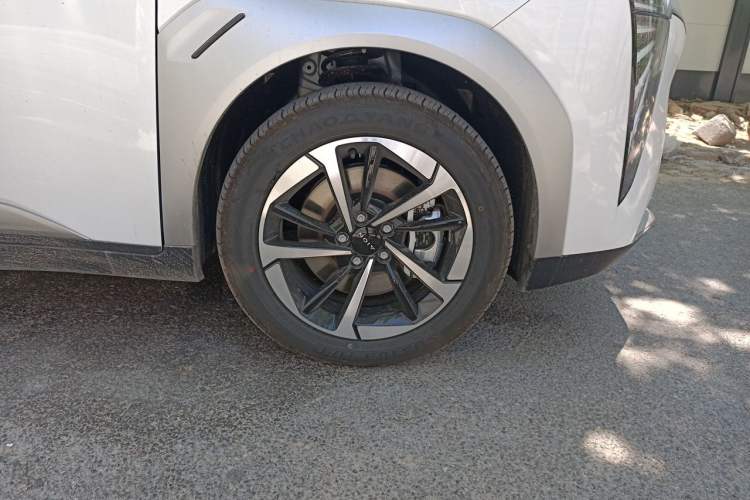 Used AION Y 2025 Plus 510 Smart Edition Right Front Wheel Hub