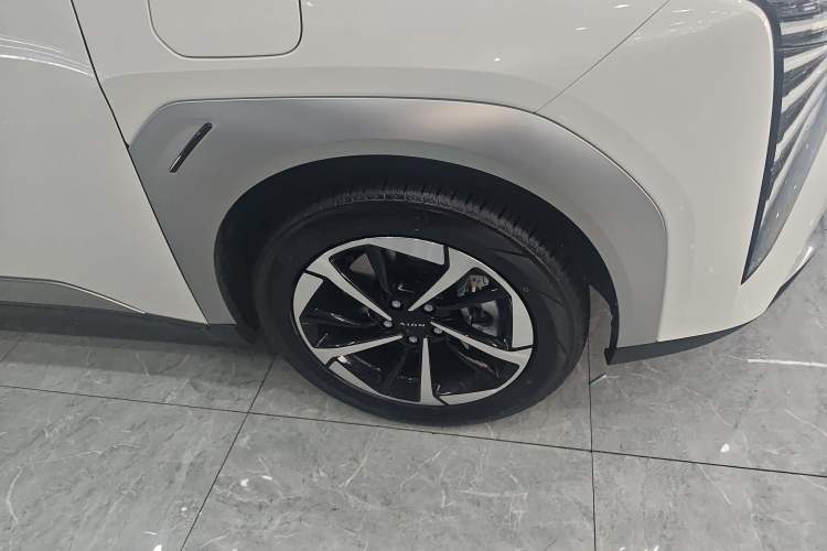 Used AION Y 2025 Plus 510 Zhihao Edition Right Front Wheel Hub