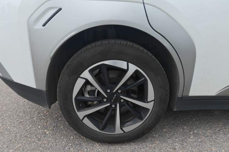 Used AION Y 2025 Plus 510 Zhihao Edition Right Rear Wheel Hub