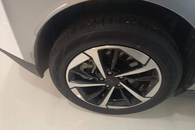 Used AION Y 2025 Plus 510 Zhihao Edition Right Rear Wheel Hub