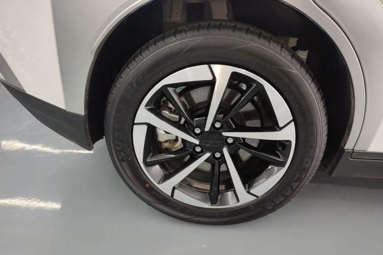 Used AION Y 2025 Plus 510 Zhihao Edition Right Rear Wheel Hub