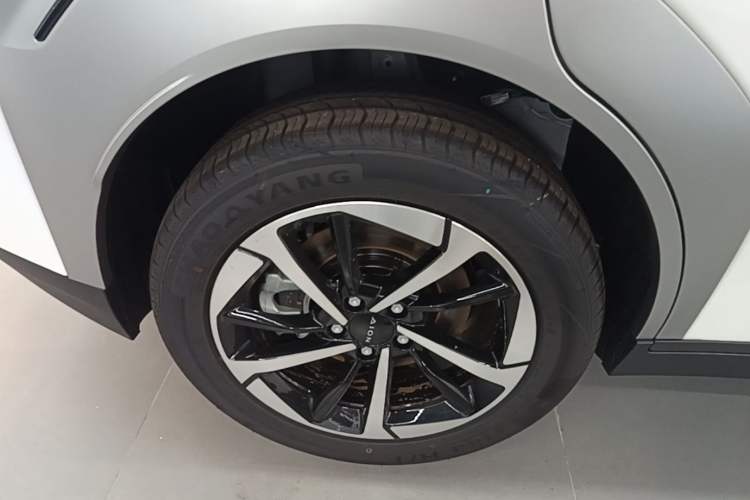 Used AION Y 2025 Plus 510 Smart Edition Right Rear Wheel Hub