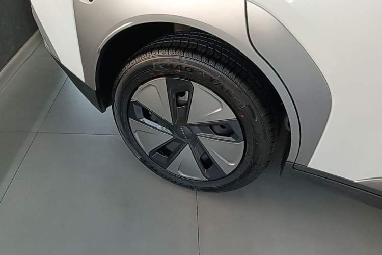 Used AION Y 2025 Plus 430 Smart Edition Right Rear Wheel Hub