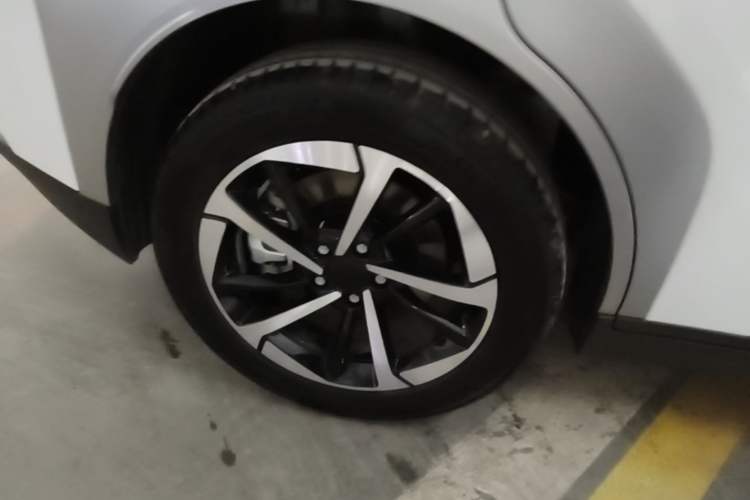 Used AION Y 2025 Plus 510 Zhihao Edition Right Rear Wheel Hub