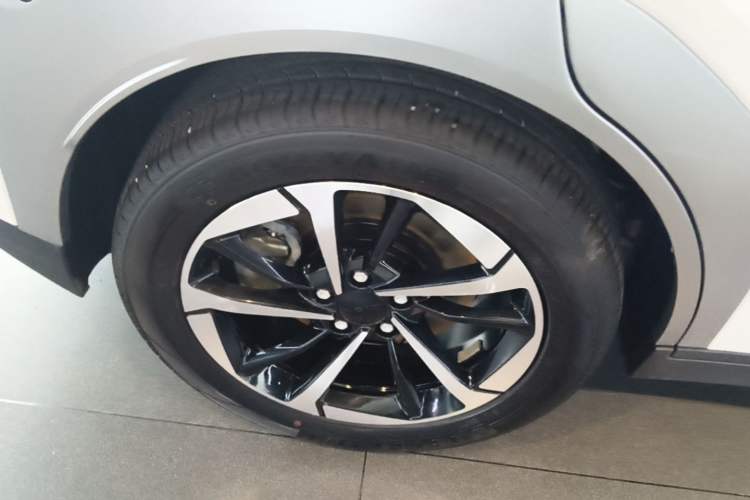 Used AION Y 2025 Plus 510 Zhihao Edition Right Rear Wheel Hub