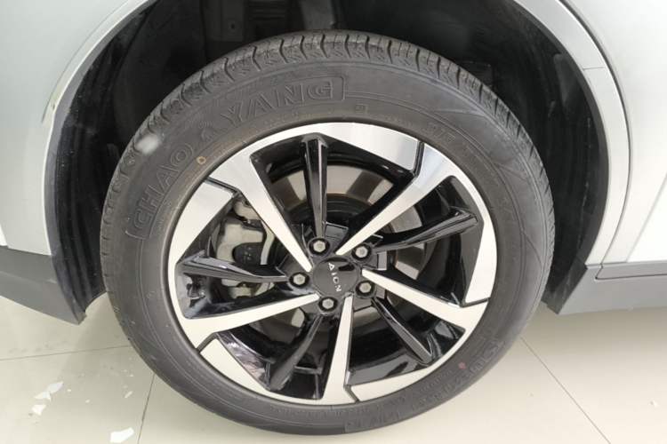 Used AION Y 2025 Plus 510 Zhihao Edition Right Rear Wheel Hub