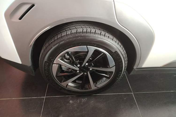 Used AION Y 2025 Plus 510 Smart Edition Right Rear Wheel Hub