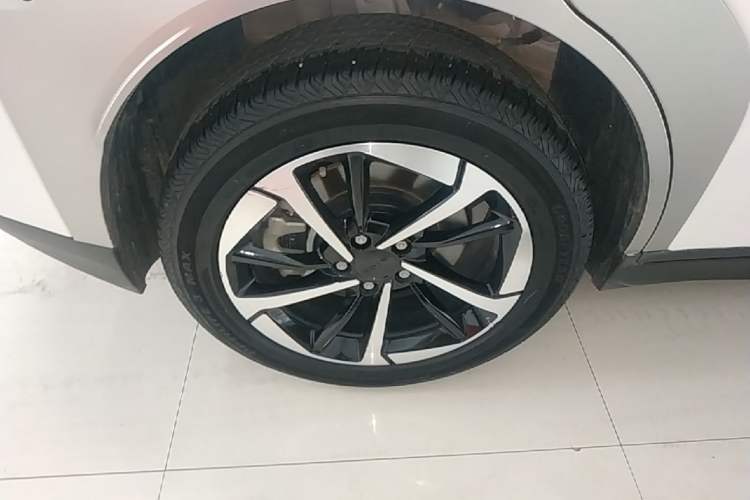 Used AION Y 2025 Plus 510 Smart Edition Right Rear Wheel Hub