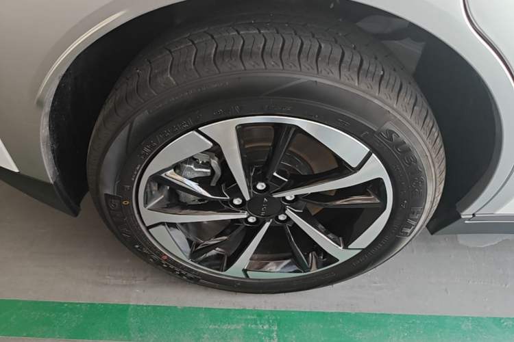 Used AION Y 2025 Plus 510 Smart Edition Right Rear Wheel Hub