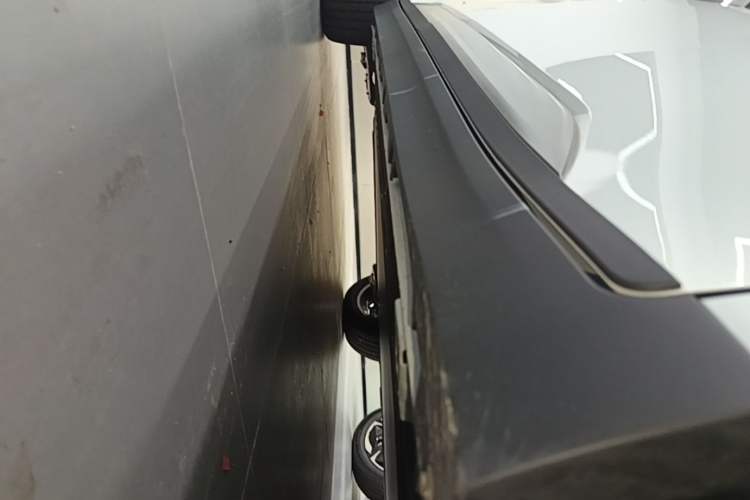 Used AION Y 2025 Plus 510 Smart Edition Right Side Sill
