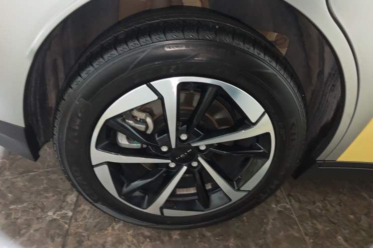 Used AION Y 2025 Plus 510 Zhihao Edition Right Rear Wheel Hub