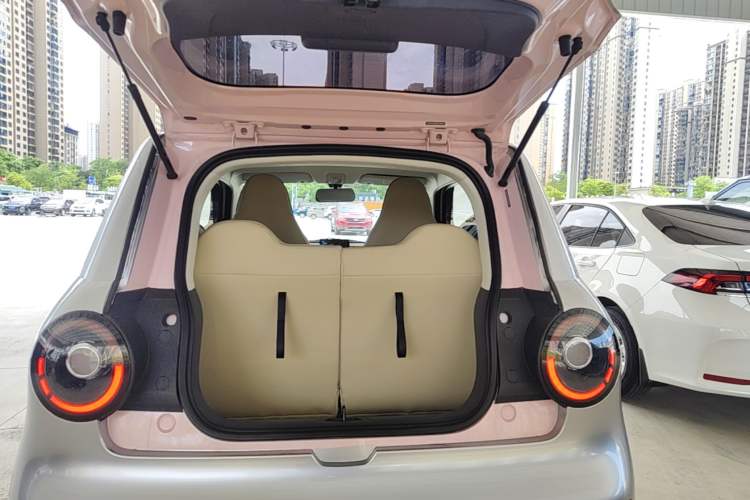 Used Aishang 2026 Model Glamorous Edition Trunk