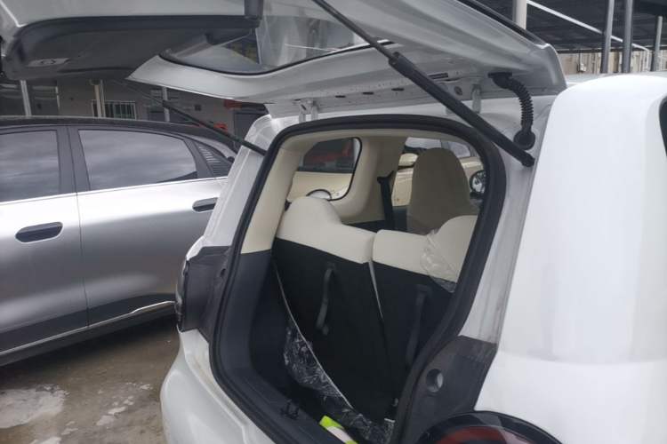 Used Aishang 2026 Model Glamorous Edition Trunk